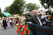 OB Peter Bürgel beim Einzug auf den Festplatz (©Foto: Martin Schmitz)